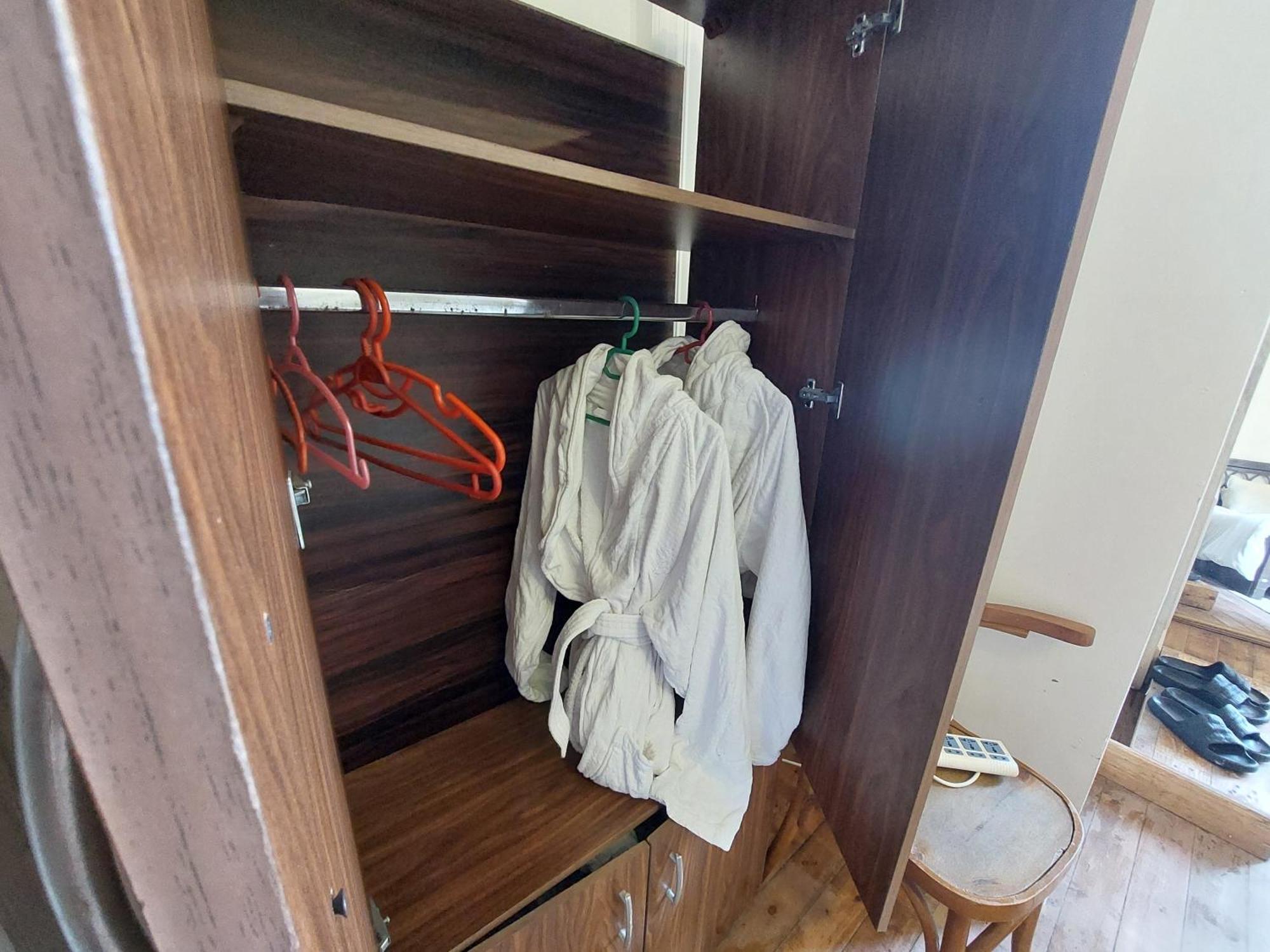 Arab Hostel, Welcoming All Solo And Groups Travellers But, Unmarried Couples Not Allowed Alejandría Exterior foto
